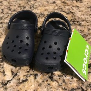 Navy Crocs child size 5 BNWT